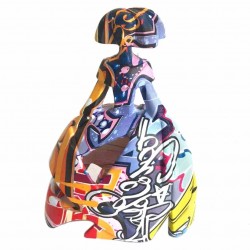 FIGURA MENINA MULTICOLOR GRAFFITI RESINA 12X7.5X15 CM.